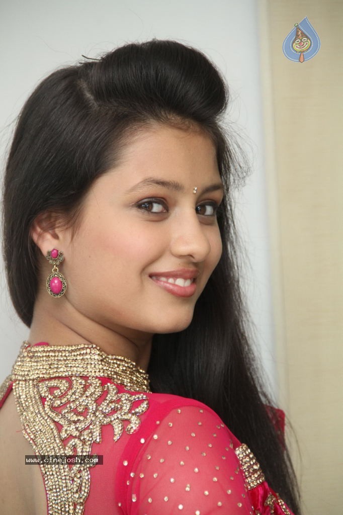 Kanika Tiwari Latest Stills - 26 / 79 photos