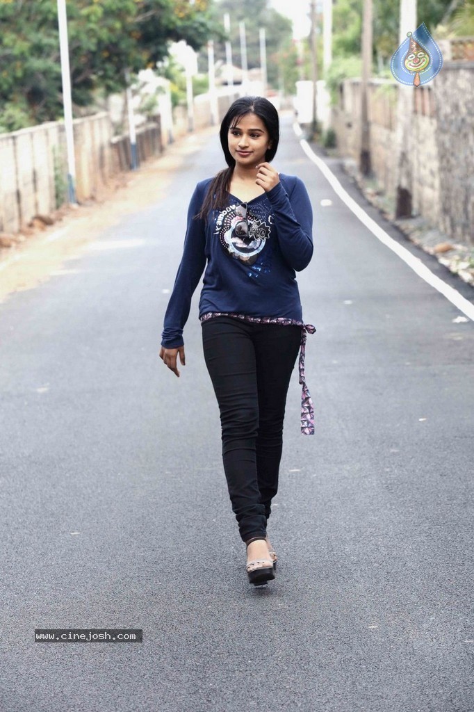 Kanniha VJ Photos - 12 / 29 photos