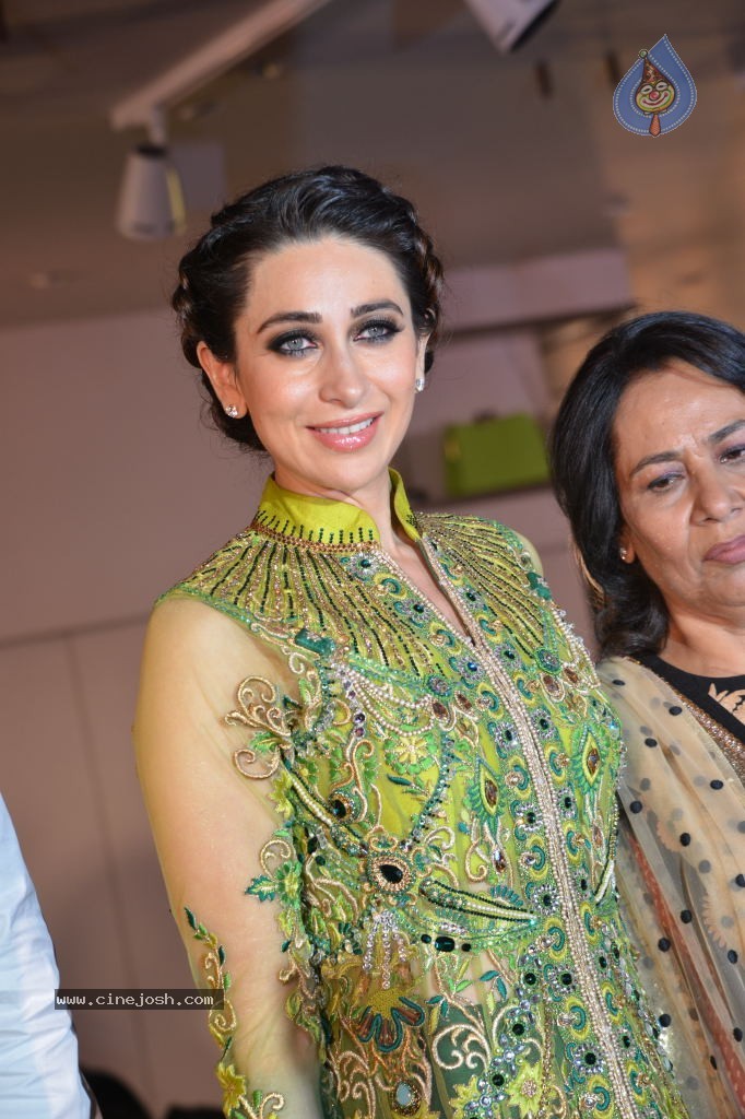 Karishma Kapoor Stills - 25 / 75 photos