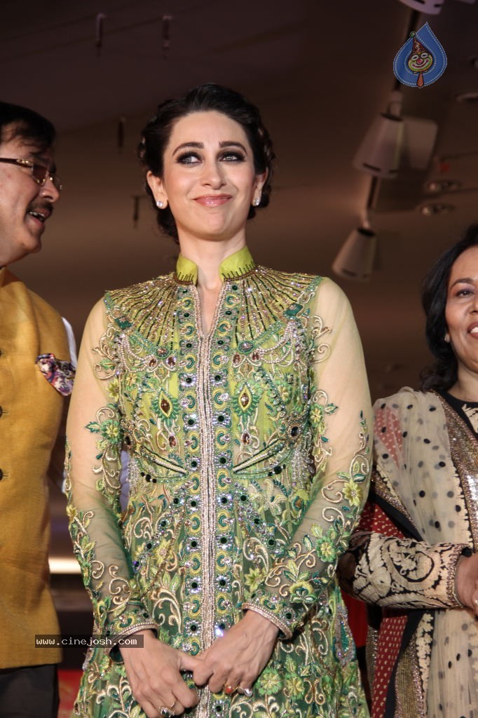 Karishma Kapoor Stills - 33 / 75 photos