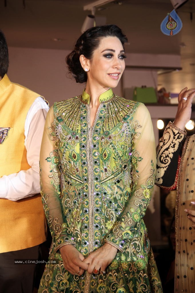 Karishma Kapoor Stills - 37 / 75 photos