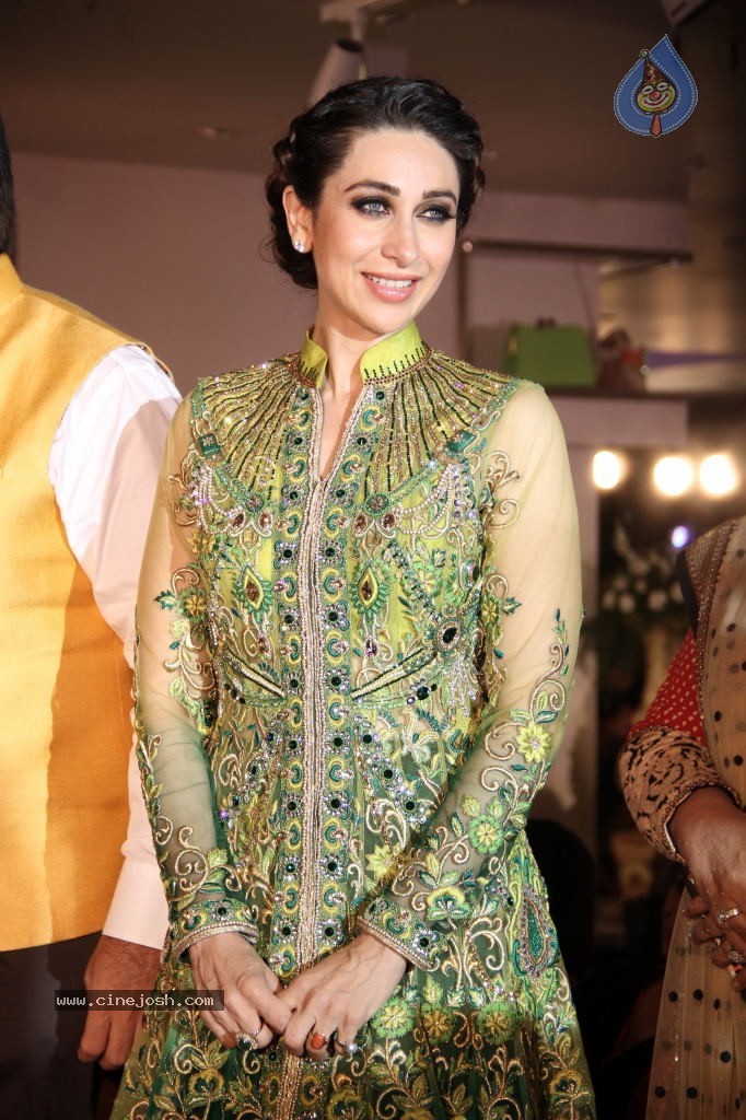 Karishma Kapoor Stills - 65 / 75 photos