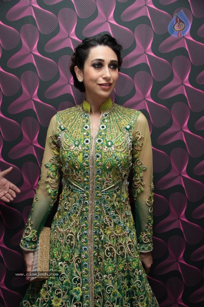 Karishma Kapoor Stills - 69 / 75 photos