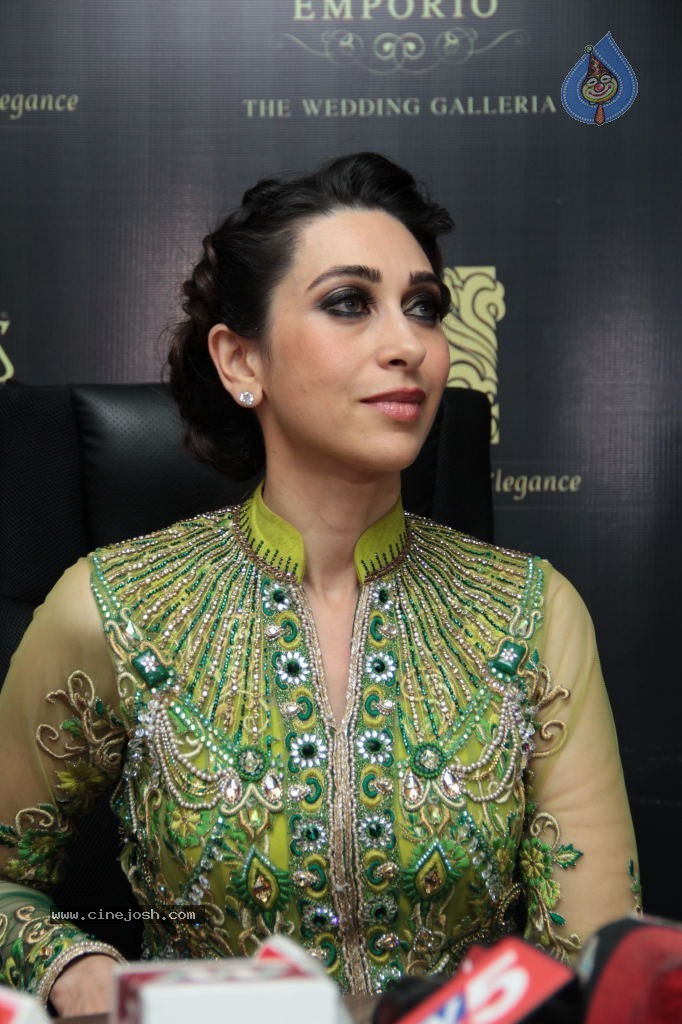 Karishma Kapoor Stills - 70 / 75 photos