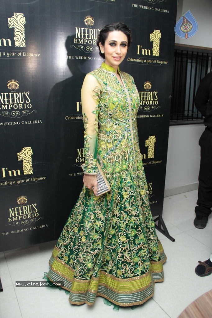 Karishma Kapoor Stills - 73 / 75 photos