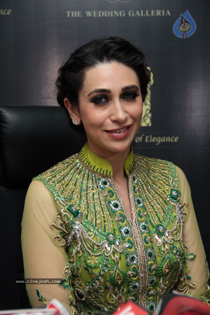 Karishma Kapoor Stills - 74 / 75 photos
