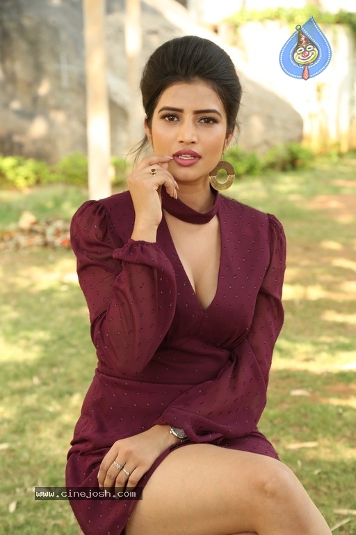 Karishma Koul Photos - 2 / 21 photos