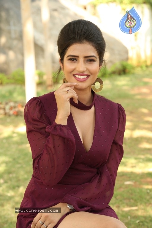 Karishma Koul Photos - 7 / 21 photos