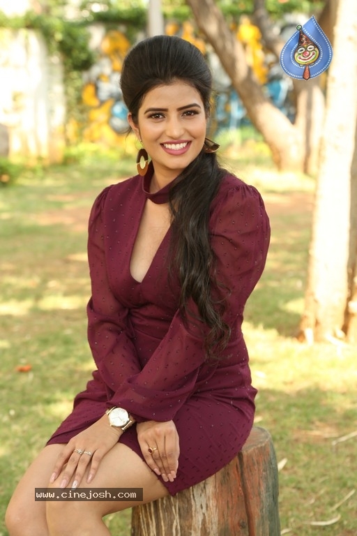 Karishma Koul Photos - 10 / 21 photos