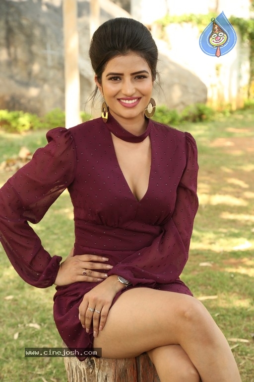 Karishma Koul Photos - 15 / 21 photos