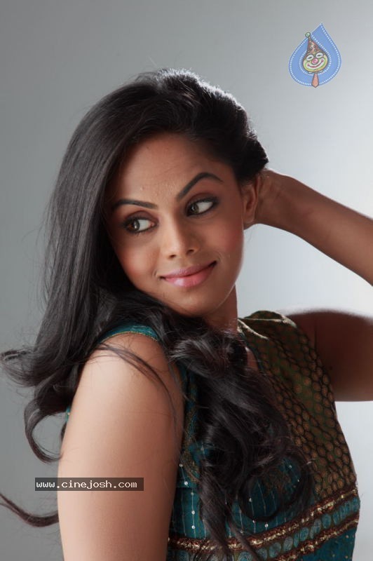 Karthika Latest Gallery - 5 / 22 photos