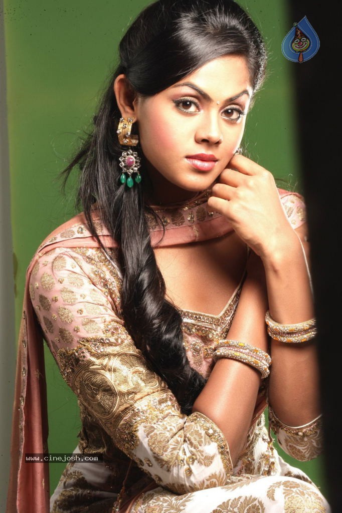 Karthika Nair New Stills - 1 / 19 photos