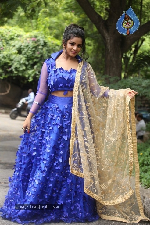 Karunya Catherine Stills - 2 / 16 photos