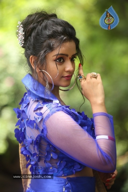 Karunya Catherine Stills - 5 / 16 photos