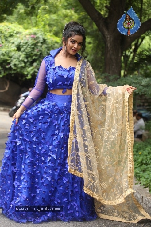 Karunya Catherine Stills - 16 / 16 photos