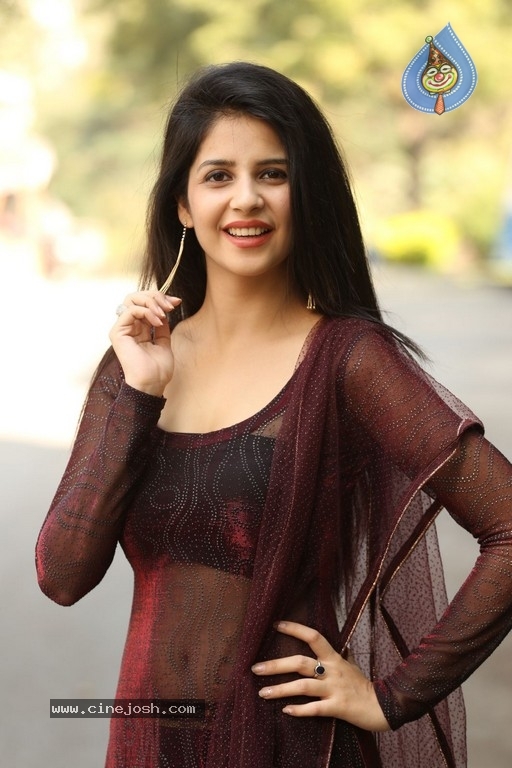 Kashish Hora Photos - 8 / 42 photos