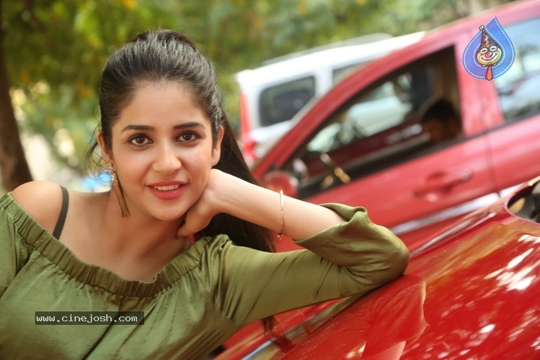 Kashish Vohra Latest Stills - 5 / 29 photos