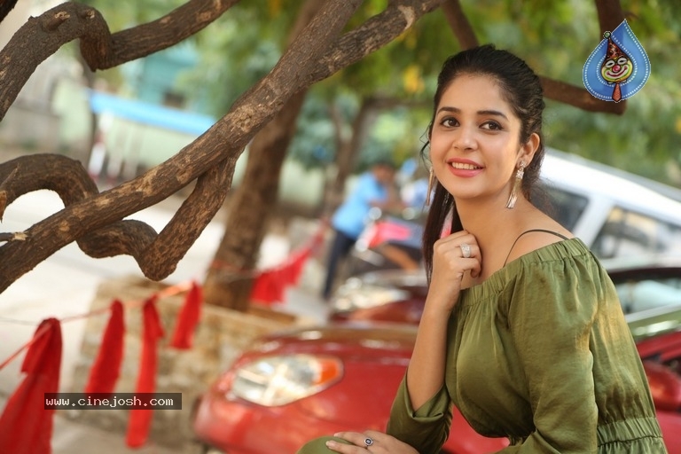 Kashish Vohra Latest Stills - 22 / 29 photos