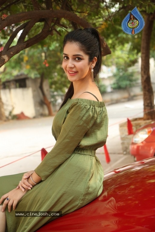 Kashish Vohra Latest Stills - 26 / 29 photos