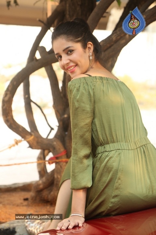 Kashish Vohra Latest Stills - 28 / 29 photos