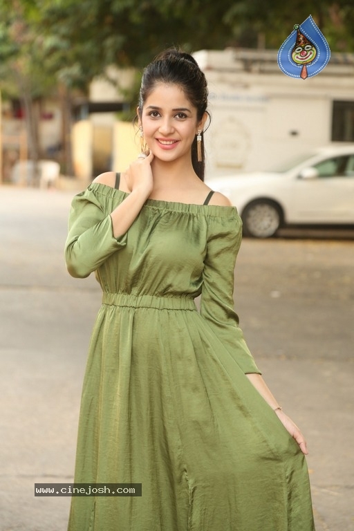Kashish Vohra Latest Stills - 29 / 29 photos
