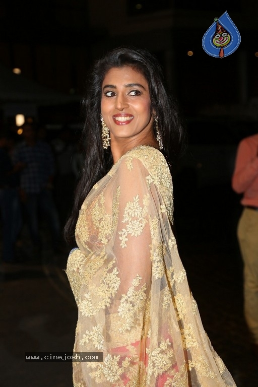 Kasthuri New Stills - 5 / 15 photos