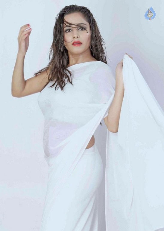 Kate Sharma New Photos - 4 / 8 photos