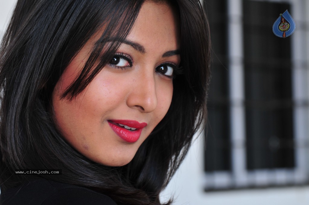 Katherine Theresa Hot Gallery - 101 / 106 photos