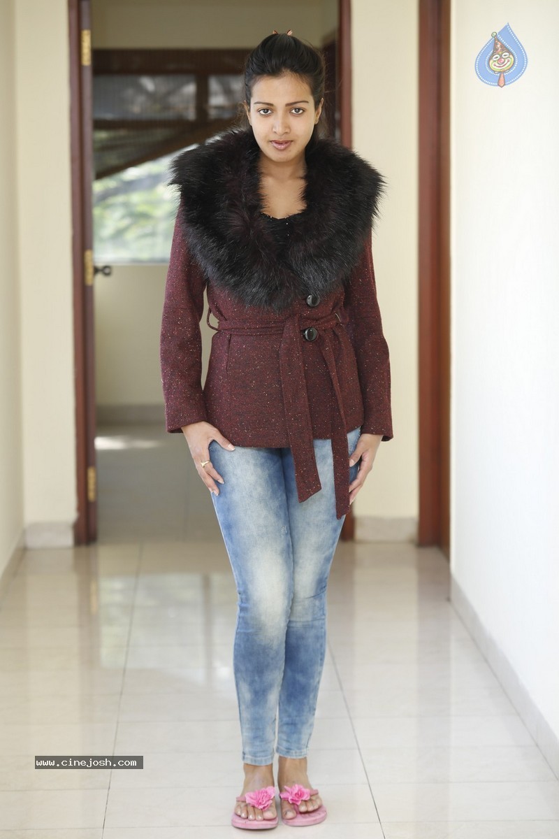 Katherine Theresa New Pics - 5 / 46 photos