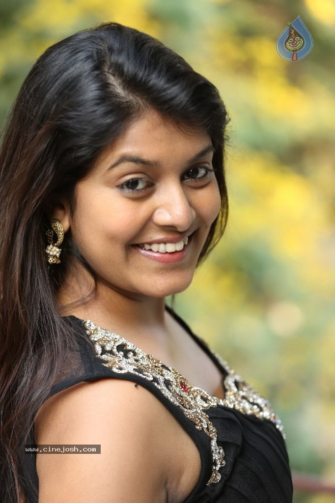 Kavya Kumar New Gallery - 2 / 145 photos