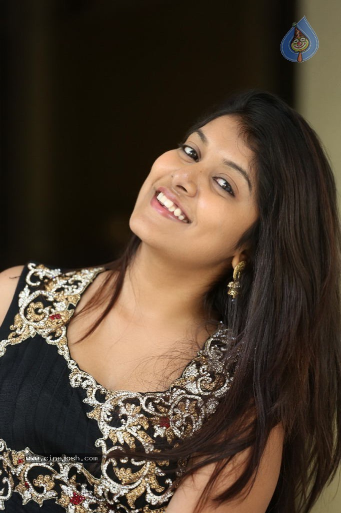 Kavya Kumar New Gallery - 8 / 145 photos