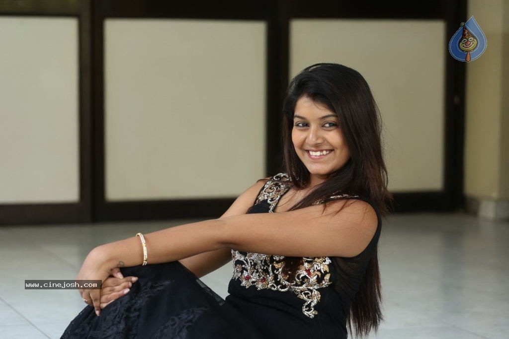 Kavya Kumar New Gallery - 27 / 145 photos