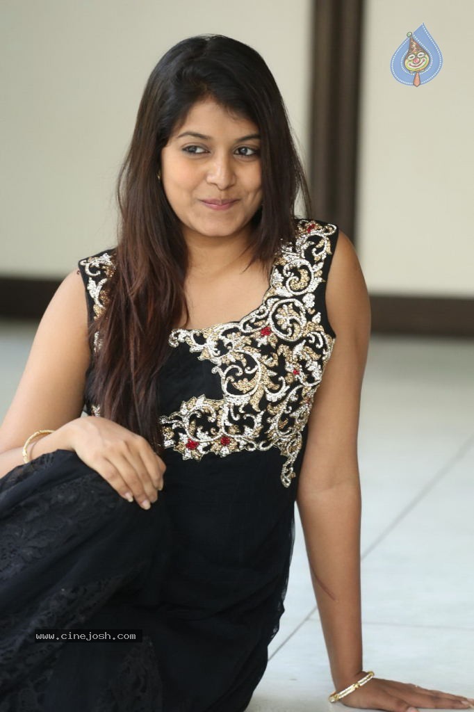 Kavya Kumar New Gallery - 38 / 145 photos