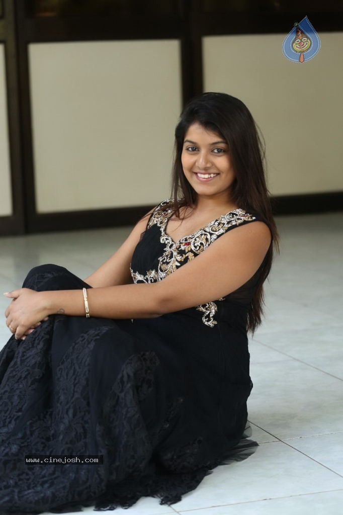 Kavya Kumar New Gallery - 44 / 145 photos