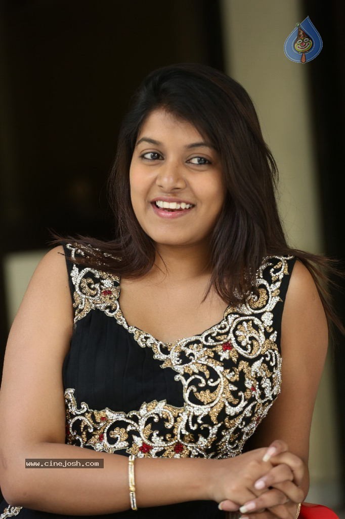Kavya Kumar New Gallery - 46 / 145 photos