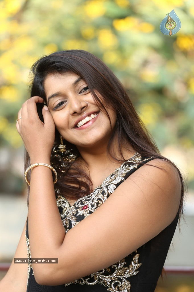 Kavya Kumar New Gallery - 53 / 145 photos