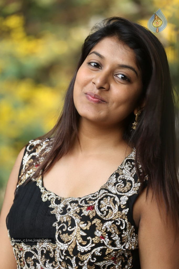 Kavya Kumar New Gallery - 61 / 145 photos