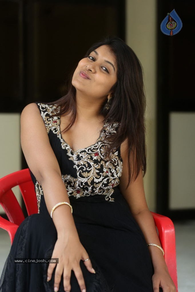 Kavya Kumar New Gallery - 72 / 145 photos