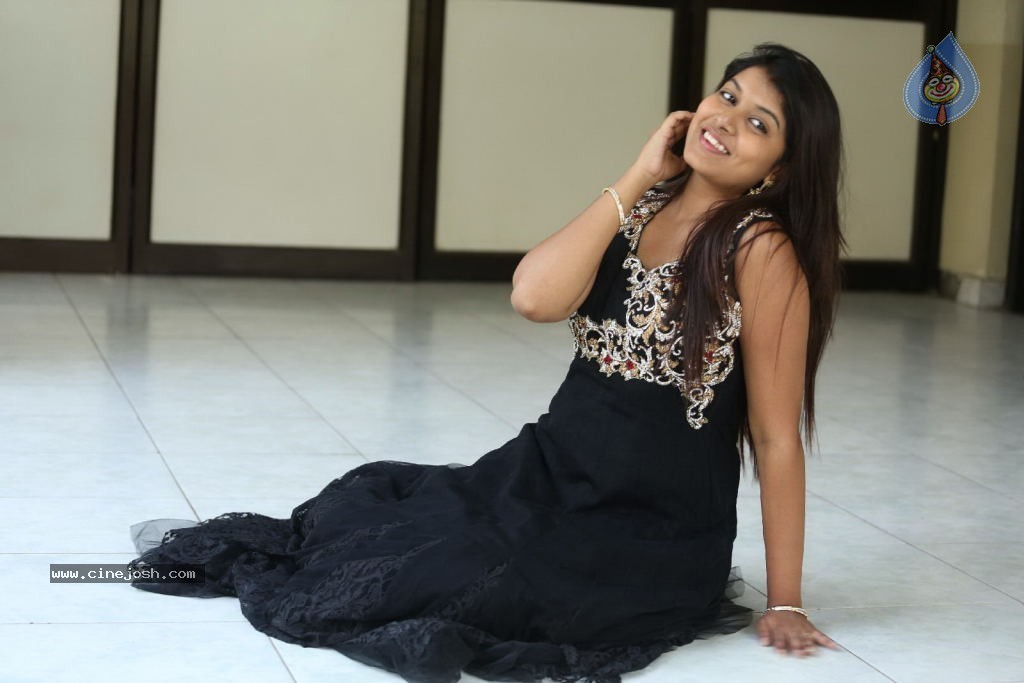 Kavya Kumar New Gallery - 85 / 145 photos