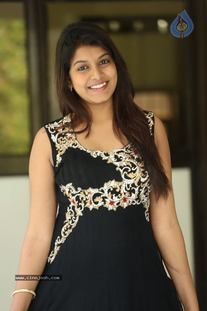 Kavya Kumar New Gallery - 88 / 145 photos