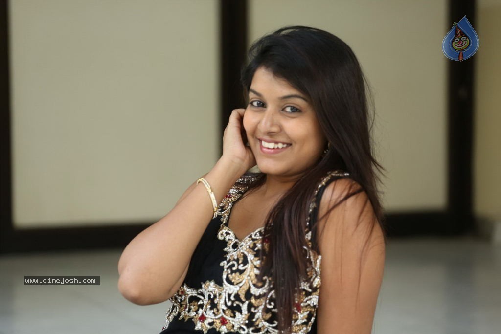 Kavya Kumar New Gallery - 91 / 145 photos