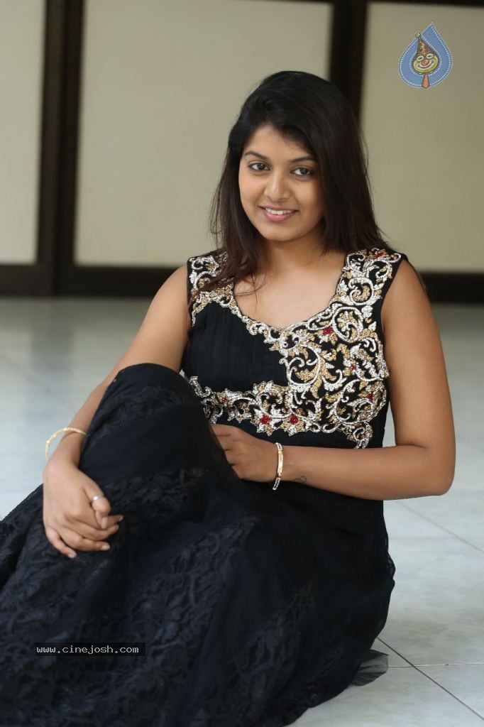 Kavya Kumar New Gallery - 102 / 145 photos