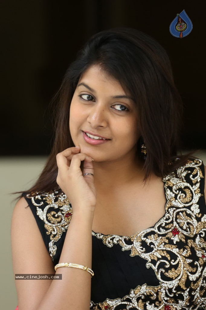 Kavya Kumar New Gallery - 117 / 145 photos