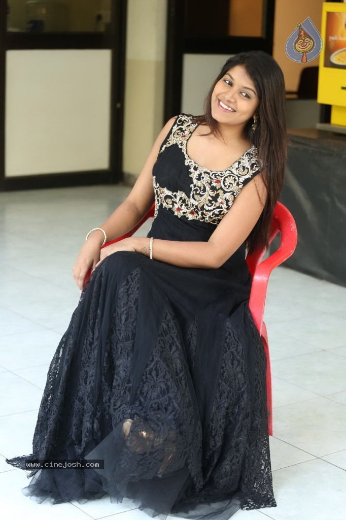 Kavya Kumar New Gallery - 127 / 145 photos