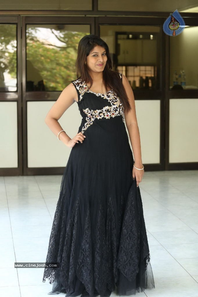 Kavya Kumar New Gallery - 135 / 145 photos