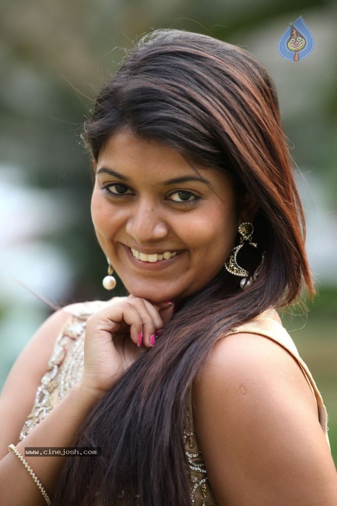 Kavya Kumar New Pics - 17 / 83 photos