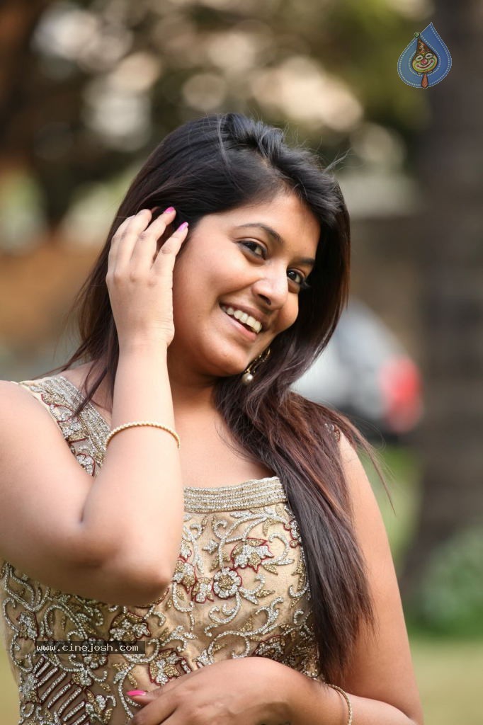 Kavya Kumar New Pics - 20 / 83 photos