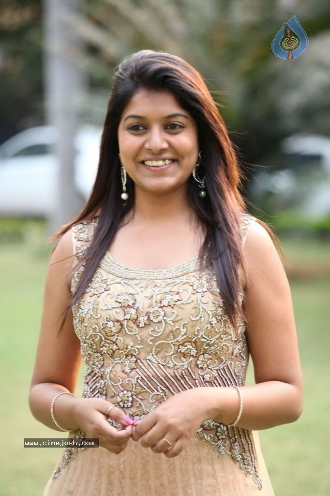 Kavya Kumar New Pics - 22 / 83 photos