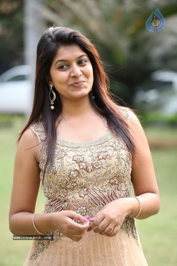 Kavya Kumar New Pics - 27 / 83 photos
