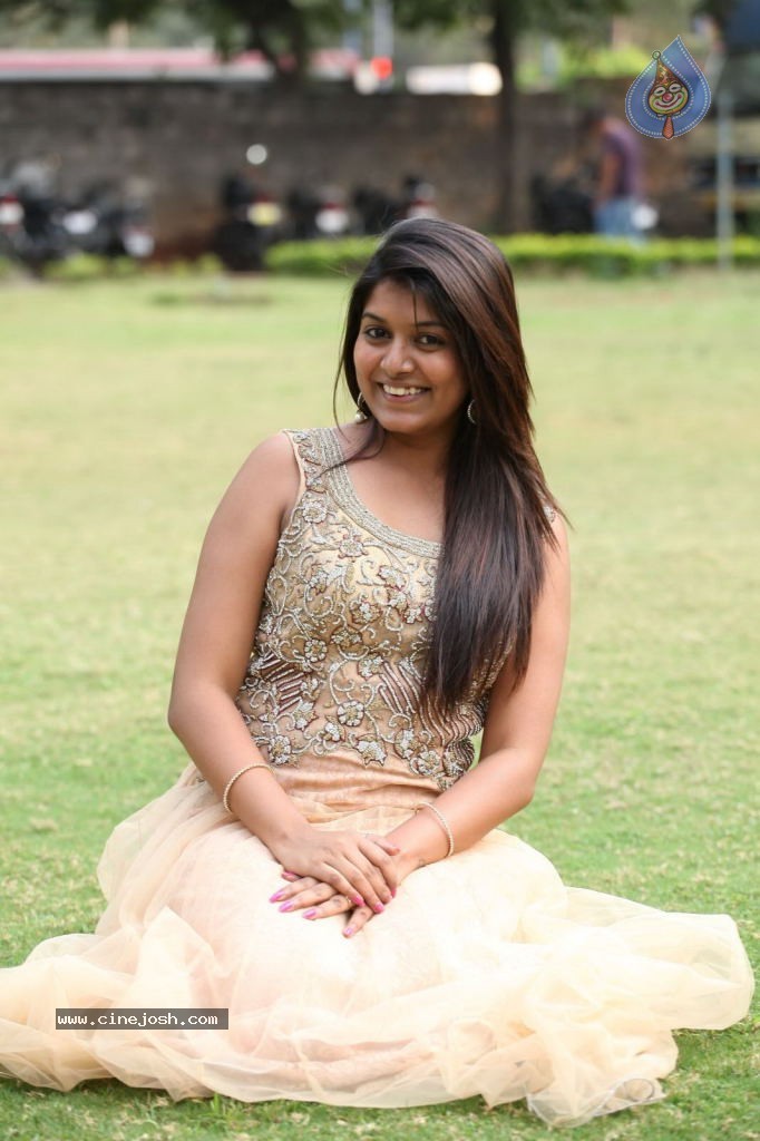 Kavya Kumar New Pics - 28 / 83 photos